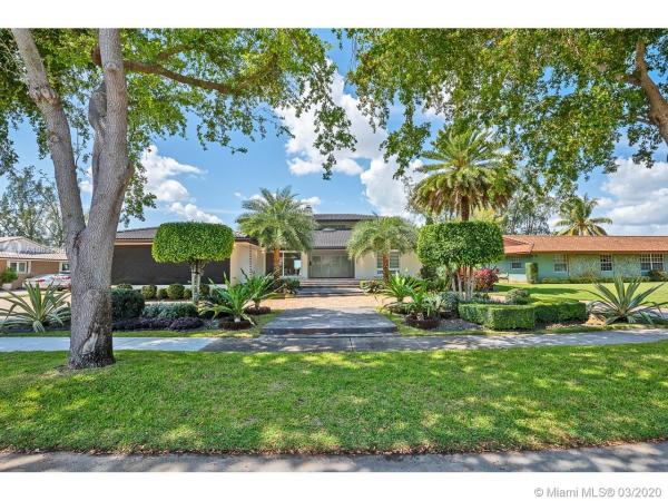 Loch Lomond, 16020 W Prestwick Pl, Miami Lakes, Florida 33014, image 2