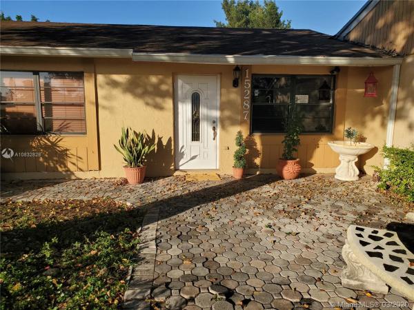 Westwind Lakes Townhouses, 15287 SW 69th Ln #15287, Kendall West, Florida 33193, image 2