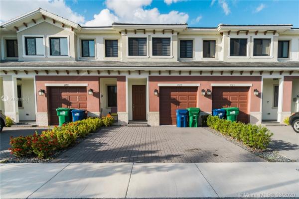 Hidden Lake Townhomes, 12789 SW 131st Ter #12789, Three Lakes, Florida 33186, image 2