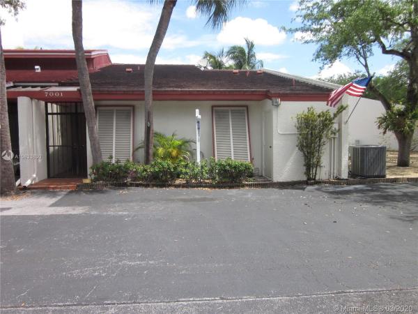 Loch Isle, 7001 Greentree Ln, Miami Lakes, Florida 33014, image 2