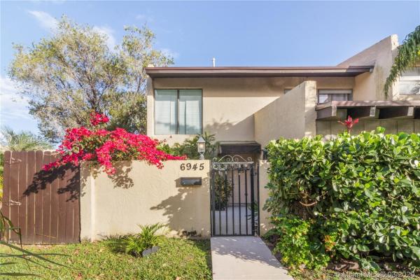 Snapper Creek Townhouses, 6945 SW 110th Ct 0, Kendall, Florida 33173, image 2