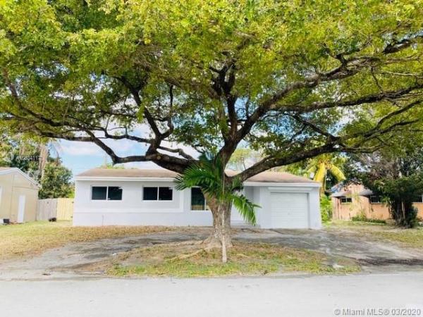 11020 Peachtree Dr, Unincorporated Dade County, Florida 33161, image 2