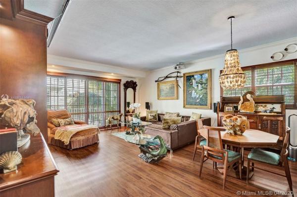 Manor Oaks Townhomes, 2685 NE 9th Ave #7, Wilton Manors, Florida 33334, image 2