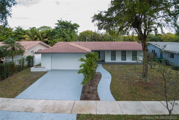 Loch Ness, 16431 Stonehaven Rd, Miami Lakes, Florida 33014, image 2