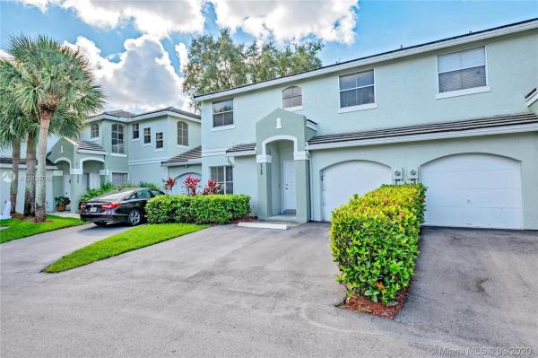 Les Chateaux, 4768 Grapevine Way, Davie, Florida 33331, image 2