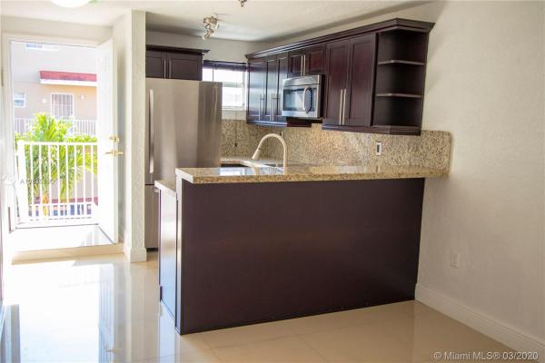 Las Villas De Fountainbleu, 8031 NW 8th St #17, Fountainebleau, Florida 33126, image 2