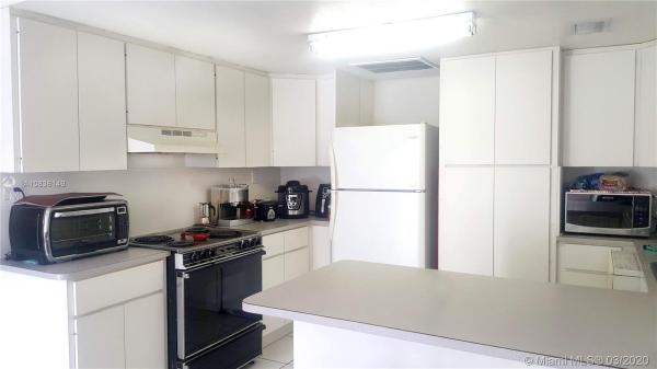 Cypress Villas, 15005 Royal Palm Ct, Miami Lakes, Florida 33014, image 2