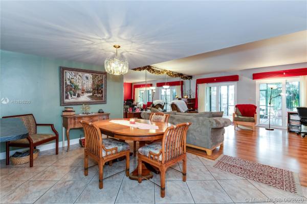 Country Club Of Miami Fairway Townhouses, 19236 Bobolink Dr, Hialeah, Florida 33015, image 2