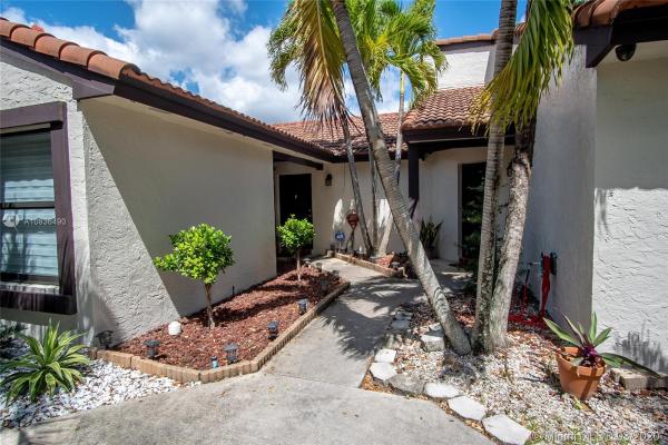 Village Homes At Lakes Of The Meadow, 15205 SW 48th Ter #F-80, Kendall West, Florida 33185, image 2