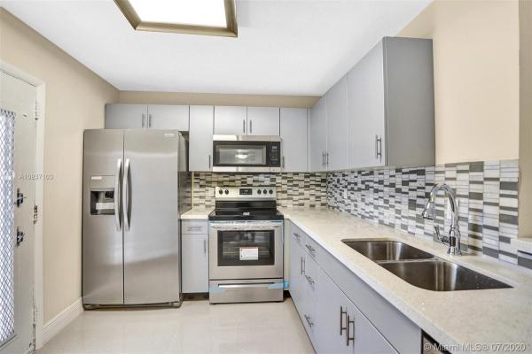 Village Square, 7521 NW 16th St #4211, Plantation, Florida 33313, image 2