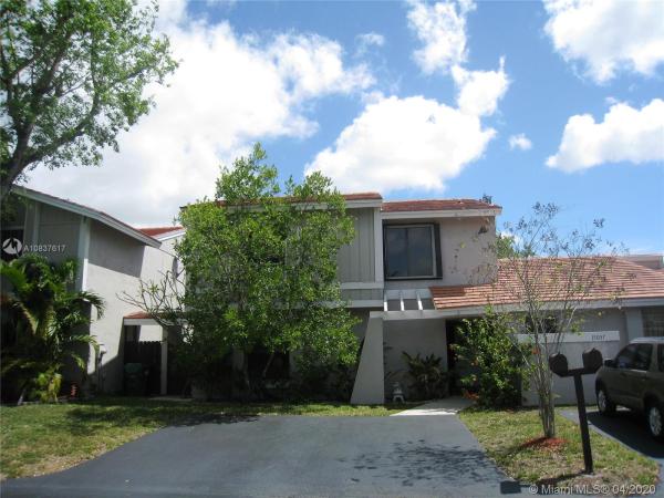 Deerwood Townhomes, 15035 SW 127th Pl #15035, Three Lakes, Florida 33186, image 2