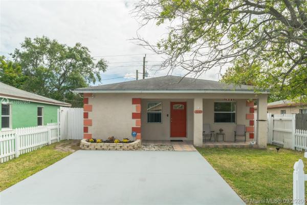 Liberia, 2220 Raleigh St, Hollywood, Florida 33020, image 2