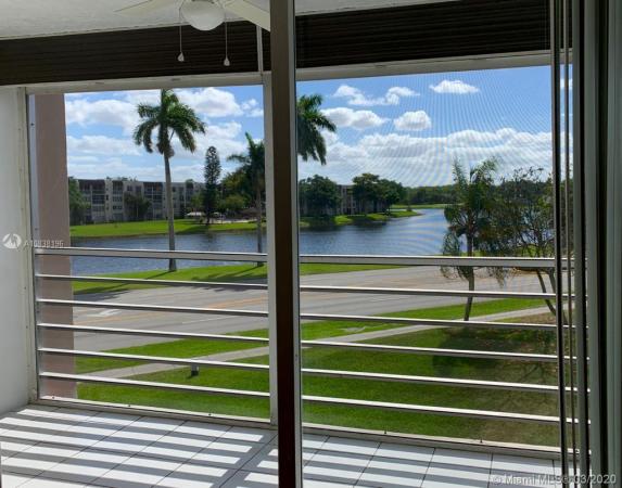 Tangerine Of Pine Island Ridge, 9480 Tangerine Pl #302, Davie, Florida 33324, image 2