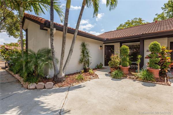 Village Homes At Lakes Of The Meadow, 15210 SW 48th Ter #H-83, Kendall West, Florida 33185, image 2