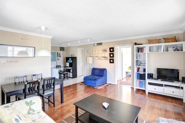 Chatillon Hall, 1020 94th St #401, Bay Harbor Islands, Florida 33154, image 2