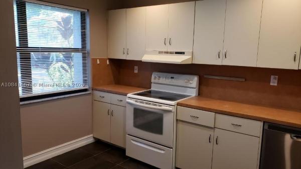 Deerwood Townhomes, 12708 SW 151st Ln, Three Lakes, Florida 33186, image 3
