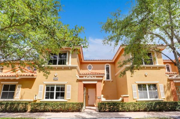 Villa Vizcaya, 8451 NW 138th St #2304, Miami Lakes, Florida 33016, image 2
