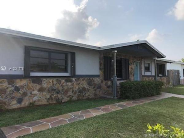 Meadow Wood Manor, 26162 SW 123rd Pl, Kendall, Florida 33032, image 2