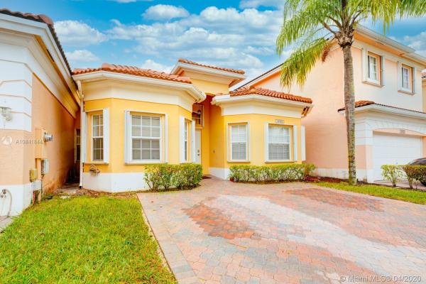 Lennar Townhomes At Forest Lakes, 16362 SW 103rd St #16362, The Hammocks, Florida 33196, image 2
