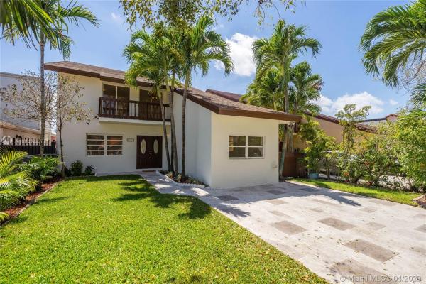 Bilbao Estates, 8970 Grand Canal Dr, Fountainebleau, Florida 33174, image 2