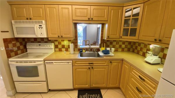 Fox Chase, 8625 NW 8th St #310, Fountainebleau, Florida 33126, image 2
