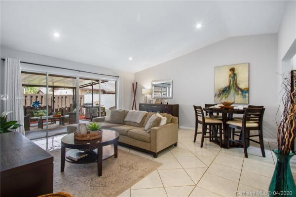 Devon Aire Villas, 11650 SW 122nd Pl #11650, The Crossings, Florida 33186, image 2