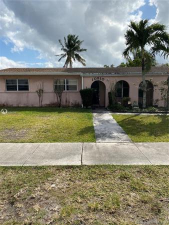 Heftler Homes, 10510 SW 48th St, Westwood Lakes, Florida 33165, image 2