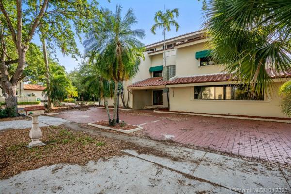 Royal Oaks, 16720 NW 78th Pl, Miami Lakes, Florida 33016, image 2