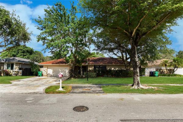 Glen Cove, 9715 SW 114th Ct, Kendall, Florida 33176, image 2
