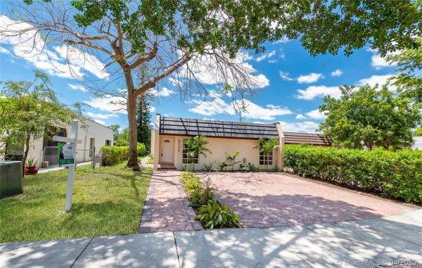 Lake Hilda, 6728 CROOKED PALM TER, Miami Lakes, Florida 33014, image 2