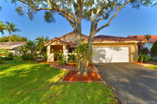 Lake Elizabeth, 14440 Glencairn Rd, Miami Lakes, Florida 33016, image 2