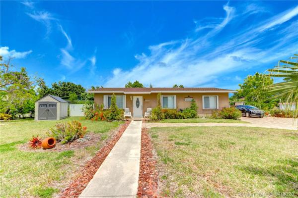 Mary Homes, 29351 SW 147th Ave, Leisure City, Florida 33033, image 2