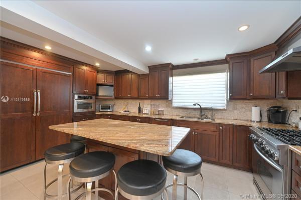 Altos Del Mar, 9124 Carlyle Ave, Surfside, Florida 33154, image 2