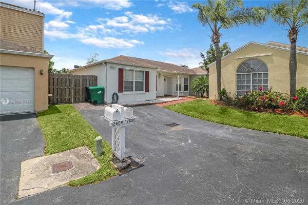 Villas Of Deerwood, 12690 SW 144th Ter, Three Lakes, Florida 33186, image 2