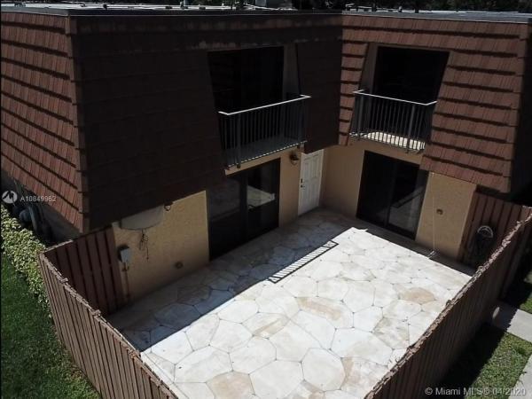 Camelot Gardens, 2552 Camelot Ct, Cooper City, Florida 33026, image 2