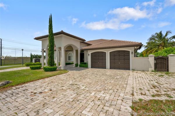 Breeze At Galloway, 12271 SW 82nd Ter, Kendale Lakes, Florida 33183, image 2