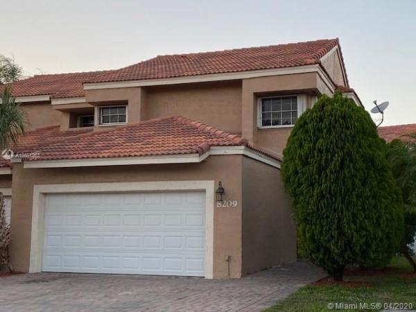 Seville Place, 8209 NW 191st Ln, Hialeah, Florida 33015, image 2