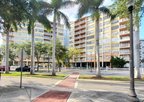 Crestview Towers, 2025 NE 164 St #318, North Miami Beach, Florida 33162, image 2