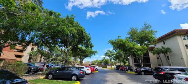Summertree Village, 511 Ives Dairy Rd #104-6, Ives Estates, Florida 33179, image 2
