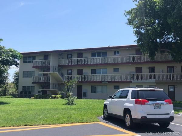 Woodstock Lodge, 5420 NW 11th St #307, Plantation, Florida 33313, image 2