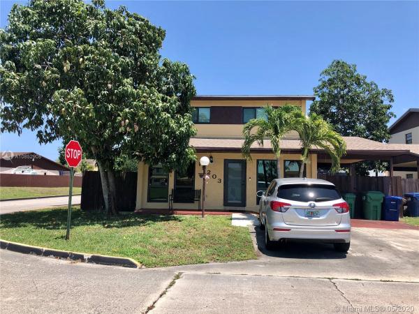 Lakes Of Acadia, 19203 NW 53rd Cir Pl, Miami Gardens, Florida 33055, image 2