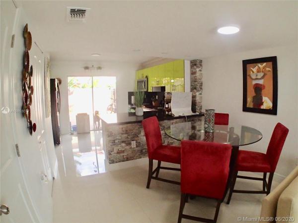 Mira Villas, 8251 NW 5th Ln #284, Fountainebleau, Florida 33126, image 2