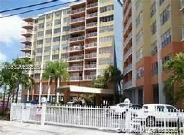 Crestview Towers, 2025 NE 164 St #602, North Miami Beach, Florida 33162, image 2