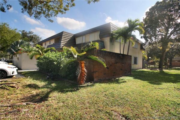 Kendale Lakes Townhouses, 8489 SW 137th Ave #8489, Kendale Lakes, Florida 33183, image 2