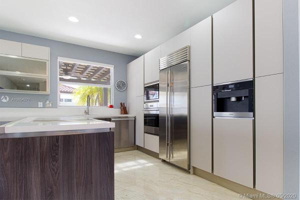 Kendall Commons Townhomes, 9440 SW 170th Path, The Hammocks, Florida 33196, image 2