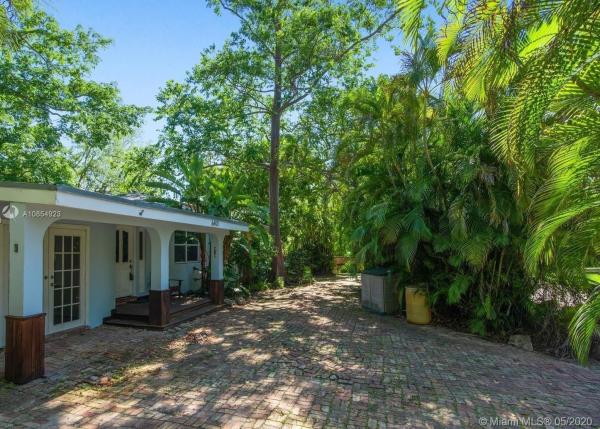 Groves, 6401 SW 84th St, Glenvar Heights, Florida 33143, image 2