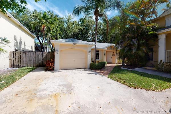Amaretto, 9917 SW 117th Ct, Kendall, Florida 33186, image 2