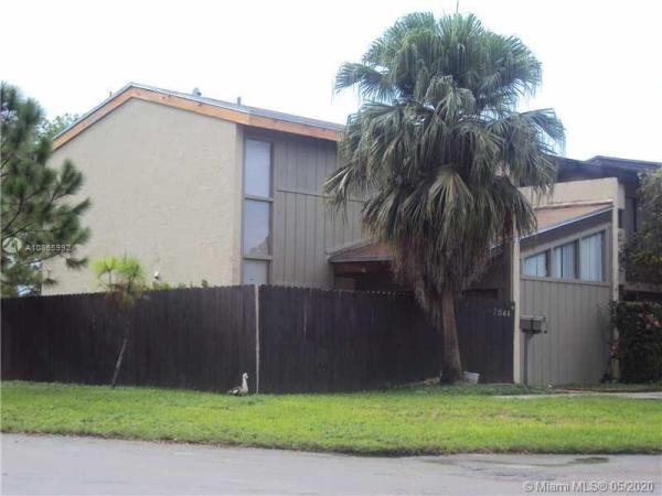 Snapper Creek Townhouses, 7044 SW 112th Ct 0, Kendall, Florida 33173, image 2