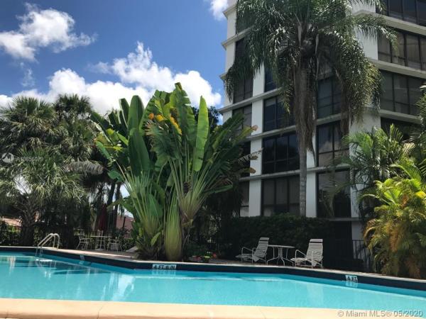 Towers Of Kendale Lakes, 13951 Kendale Lakes Cir #210A, Kendale Lakes, Florida 33183, image 2