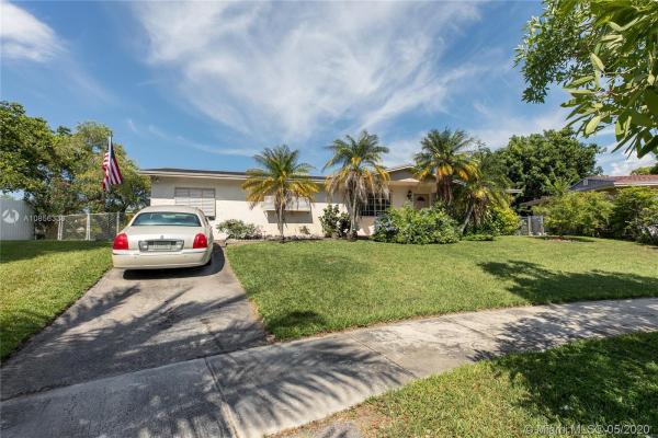 Meadow Wood Manor, 26203 SW 122nd Pl, Kendall, Florida 33032, image 2